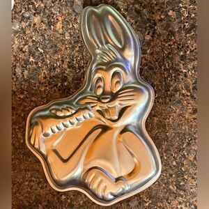 Wilton Bugs Bunny Cake Pan